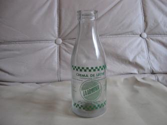Botella de crema de leche La Armonia