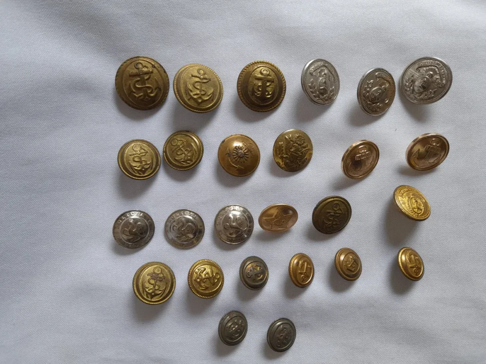 Lote De 26 Antiguos Botones Militares
