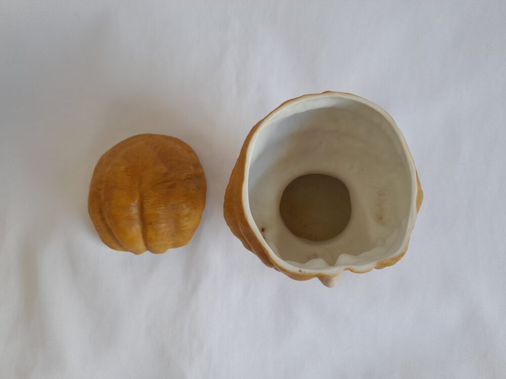 Antigua caja de porcelana biscuit con forma de rostro de mujer - Image 3