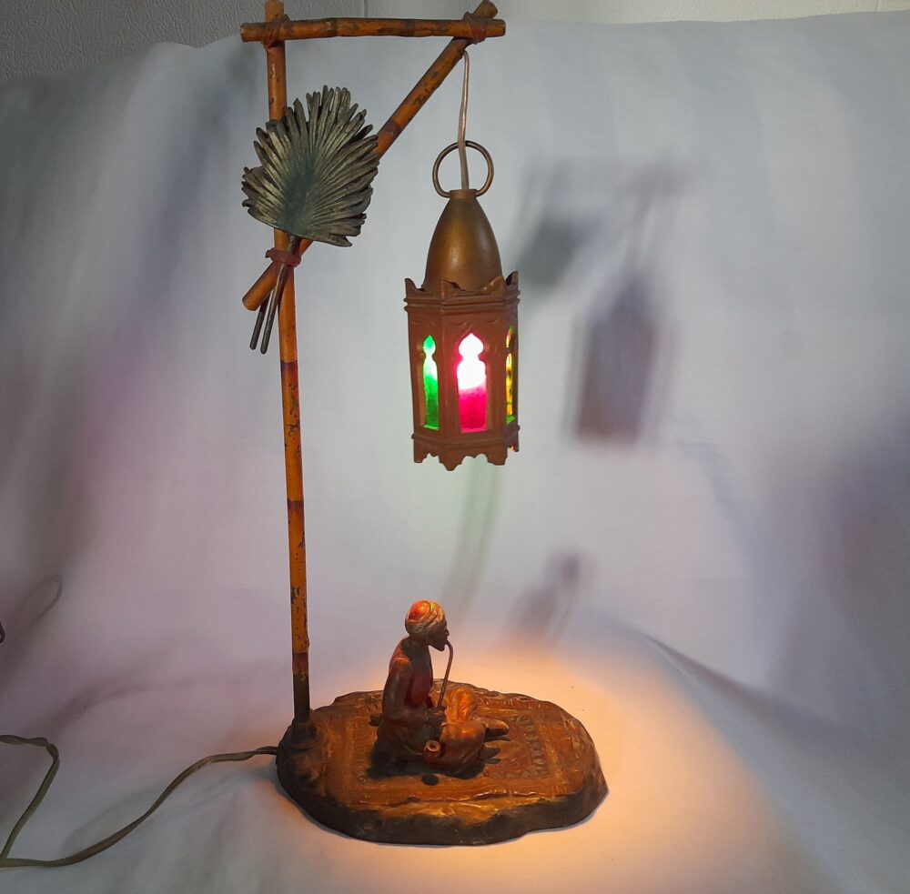 Lampara austriaca de diseño oriental, estilo Franz Bergman