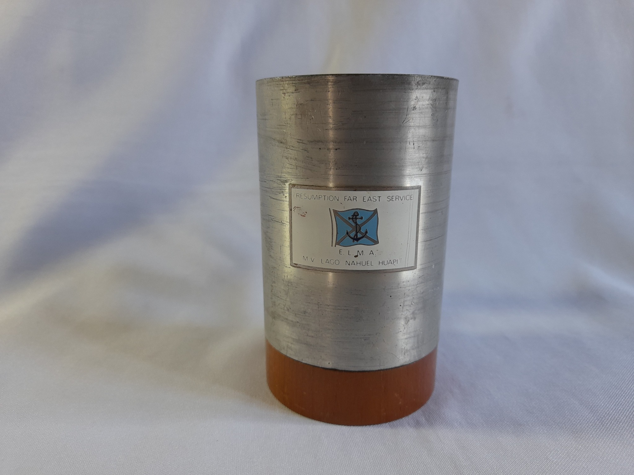 Antiguo vaso o jarro de peltre y madera de ELMA