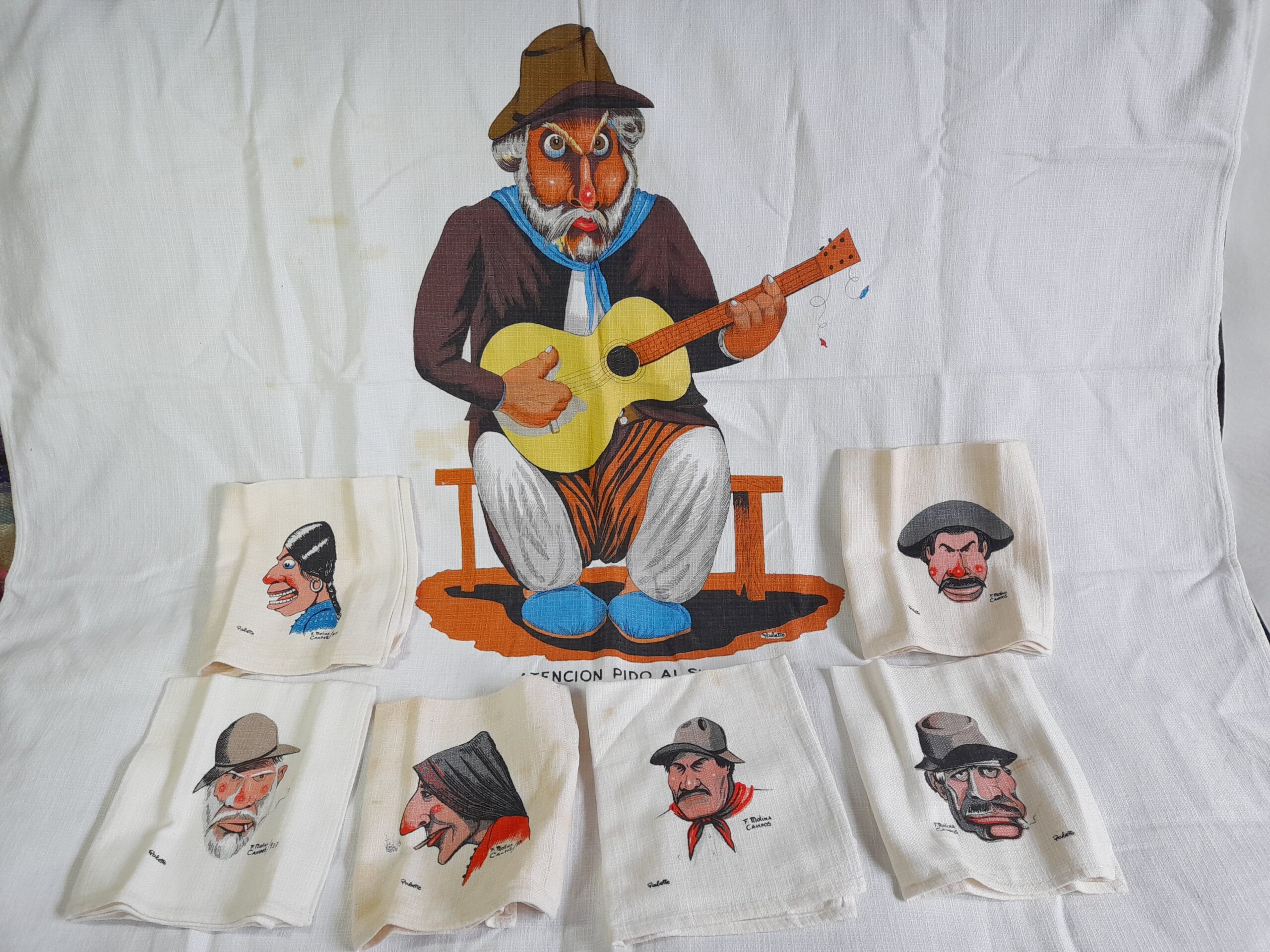 Mantel con 6 servilletas, motivos de Florencio Molina Campos