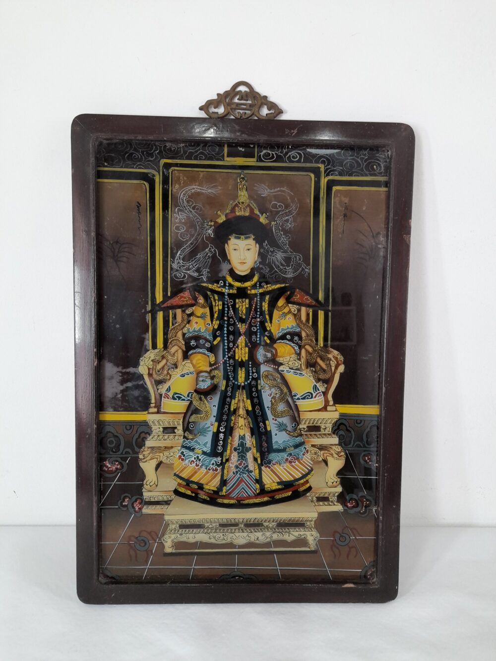 Pintura oriental invertida sobre vidrio, representando a la Emperatriz Cixi.