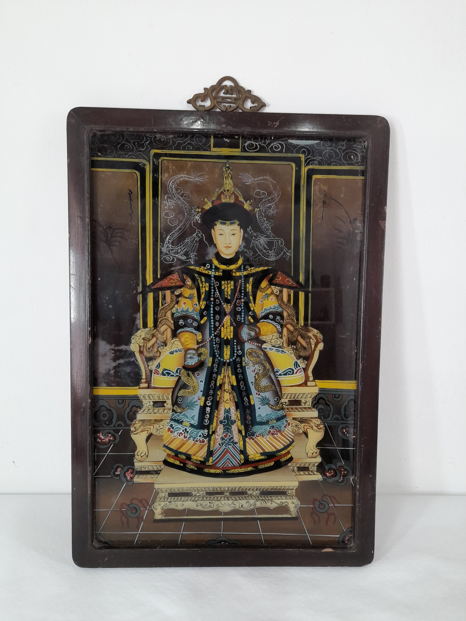 Pintura oriental invertida sobre vidrio, representando a la Emperatriz Cixi.