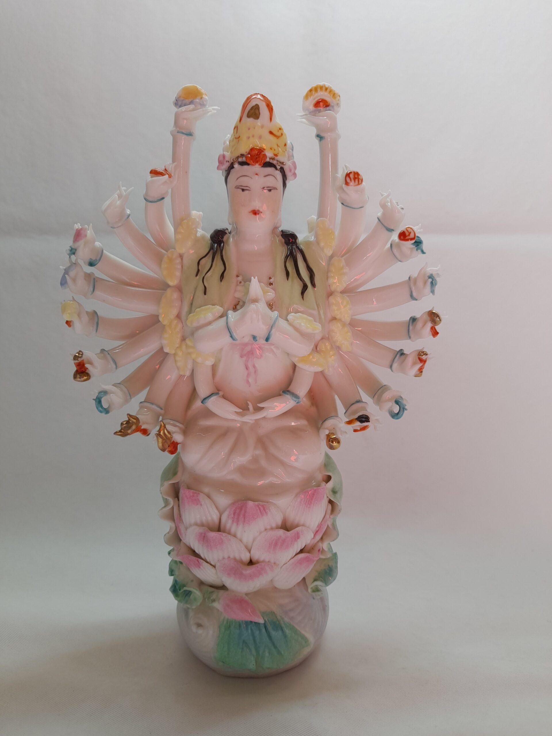 Figura De Porcelana Diosa Budista Mil Manos