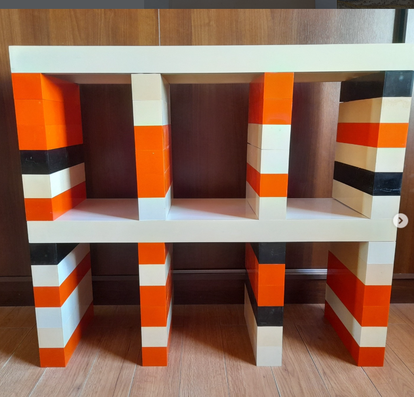 Biblioteca de plástico "Brick System"