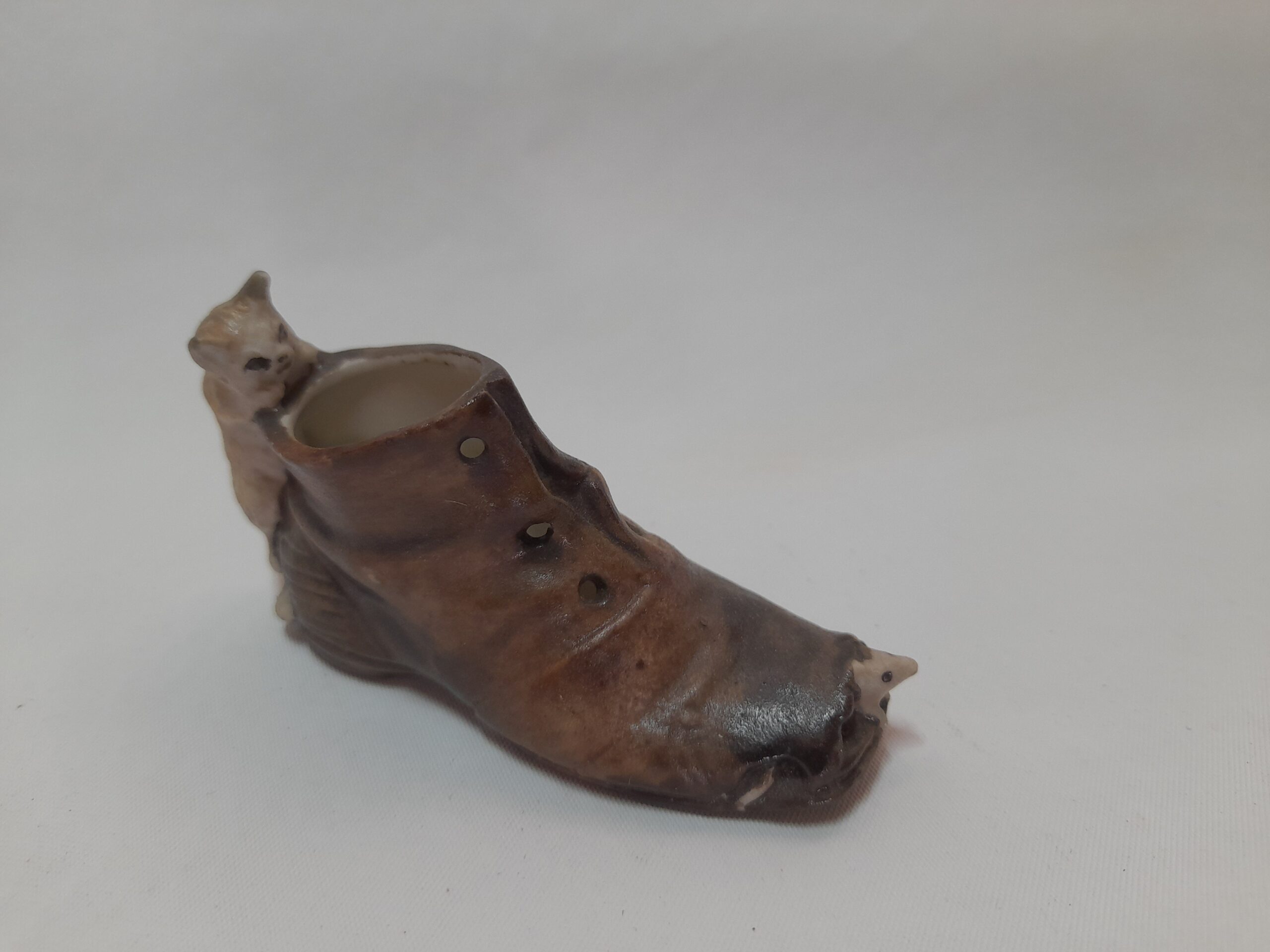Antiguo zapato miniatura escultura terracota gato y ratón