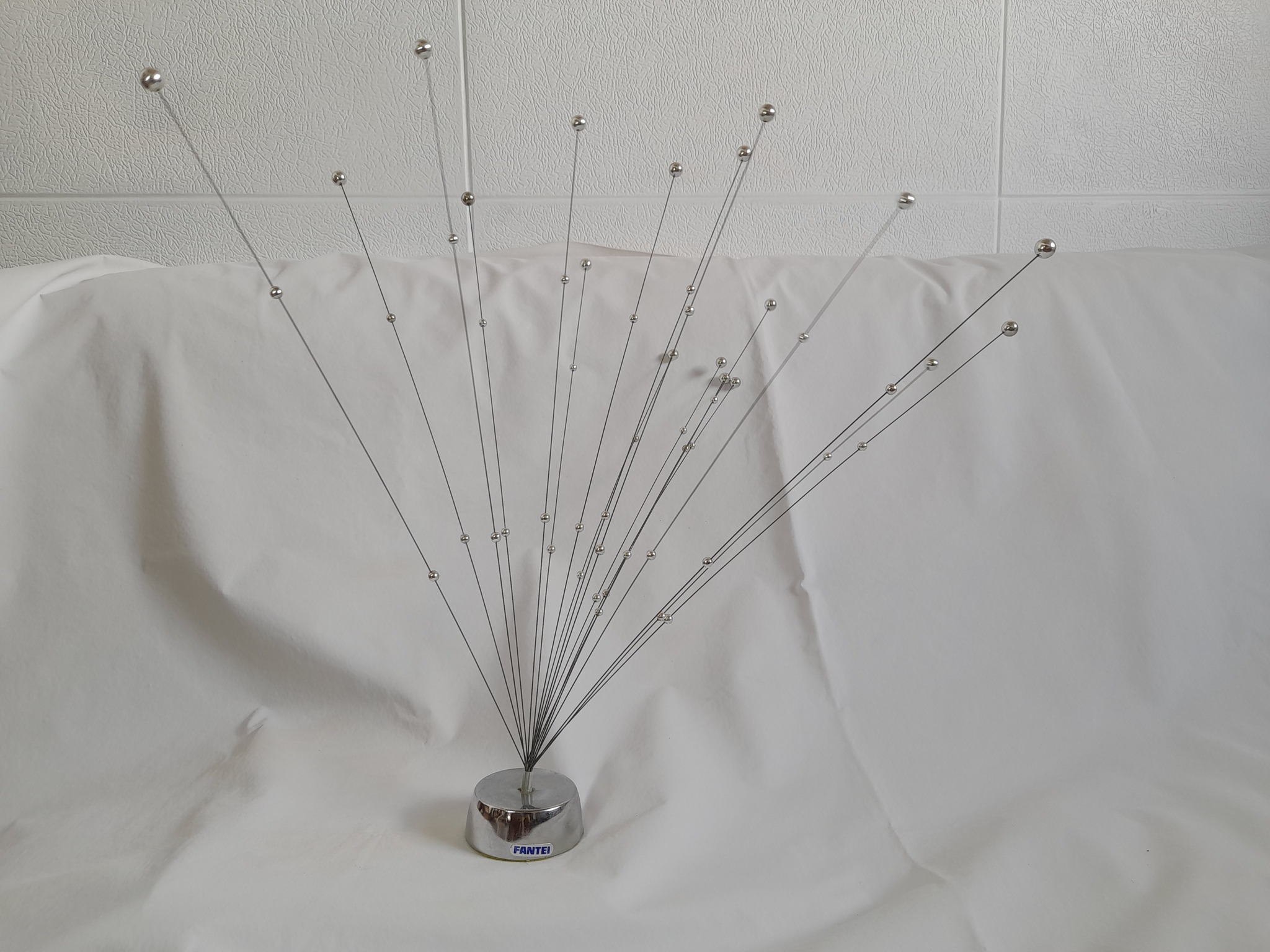 Escultura de metal, estilo cinético