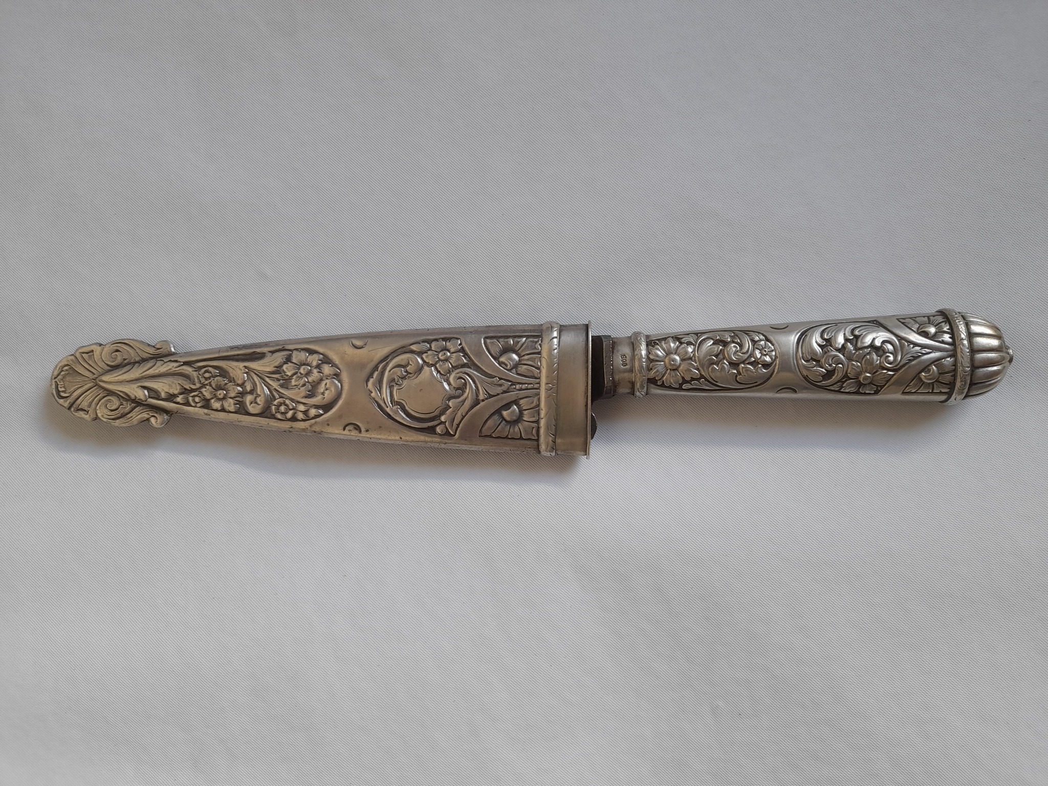 Cuchillo de plata 800 con hoja Pampa