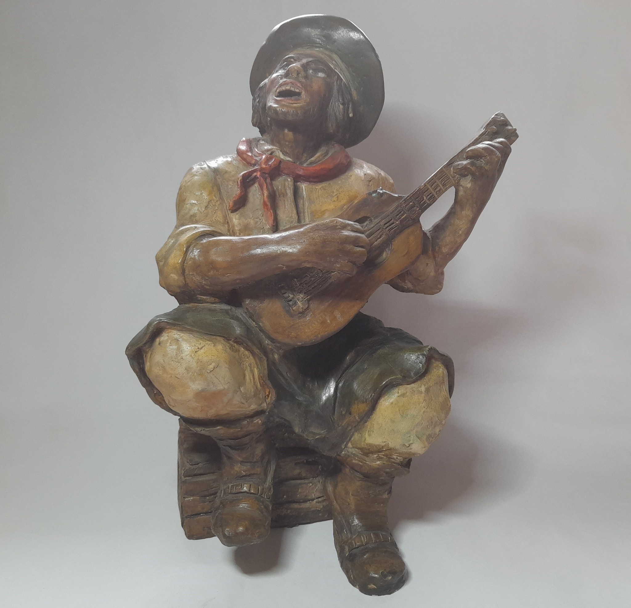 Escultura - Figura de Gaucho con guitarra