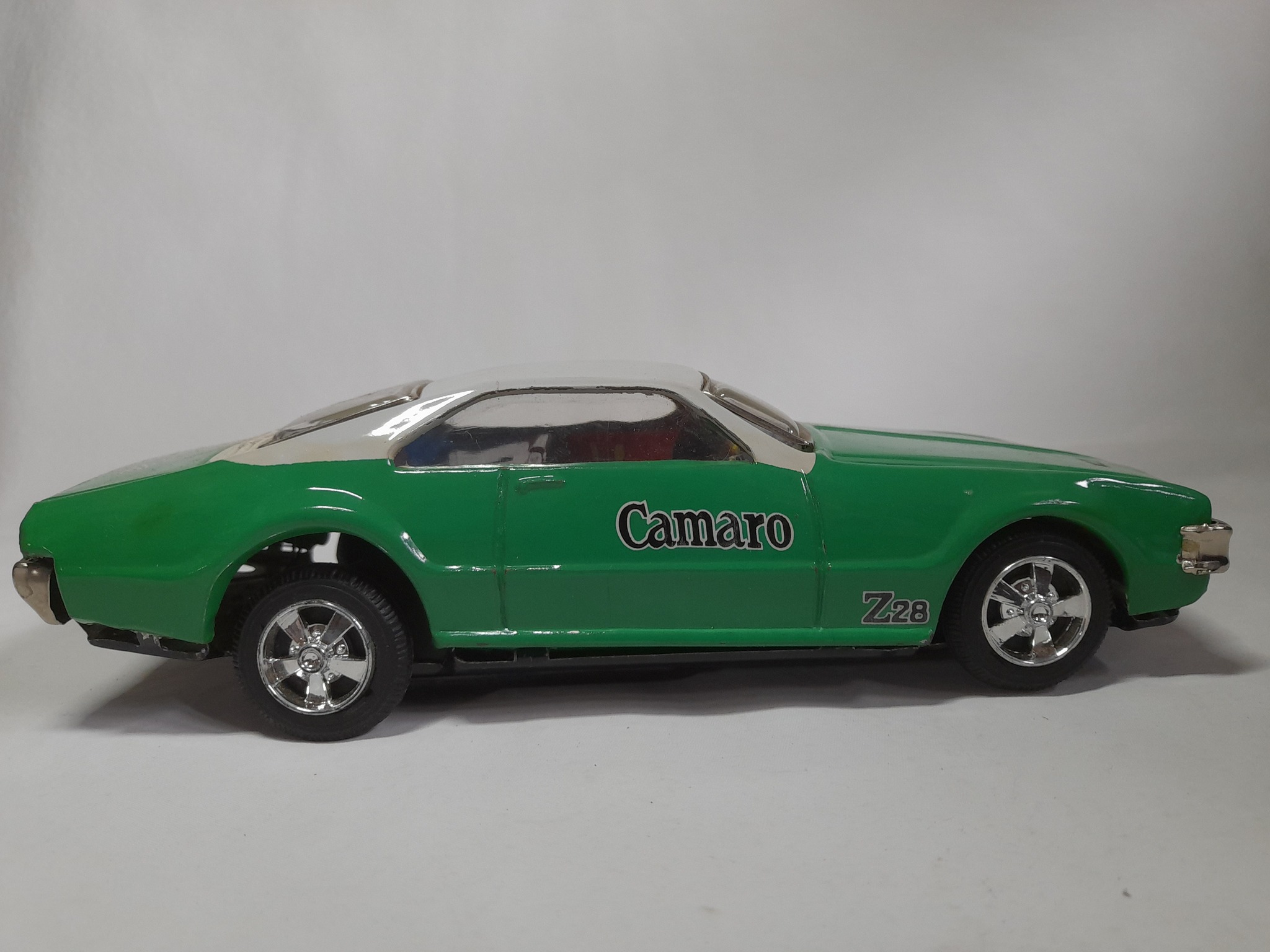 Auto de chapa japones, marca Taiyo, Camaro Z28