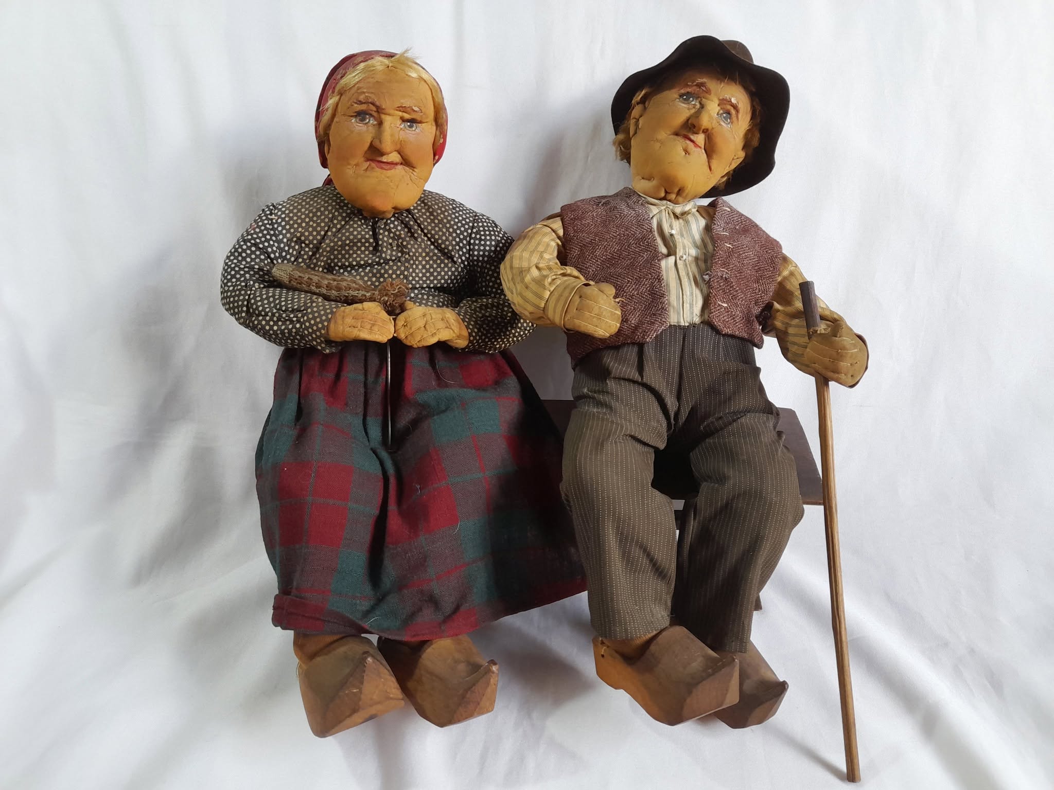 Muñecos de trapo y madera