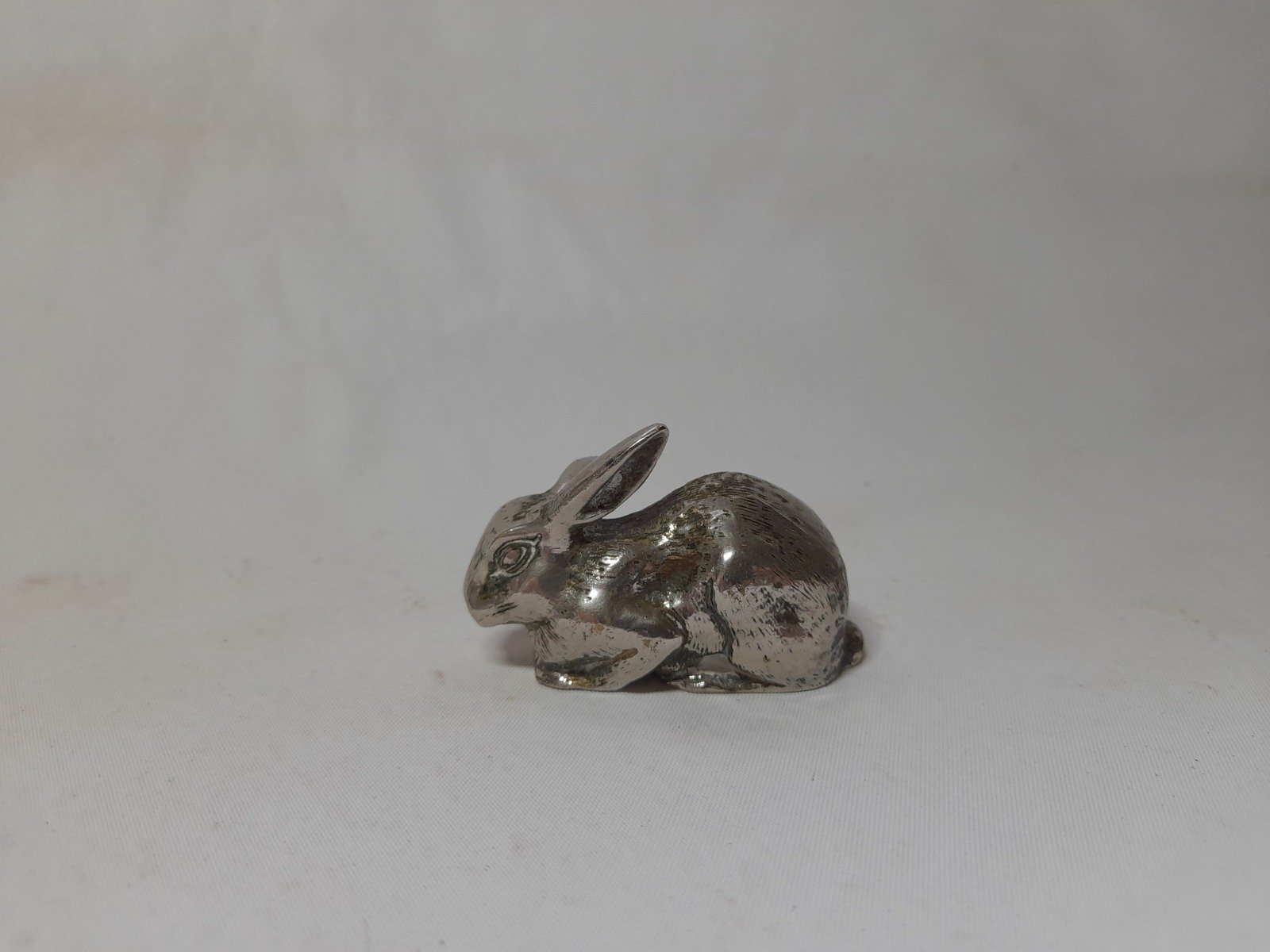 Figura de conejo de bronce plateado, Eduard Marcel Sandoz
